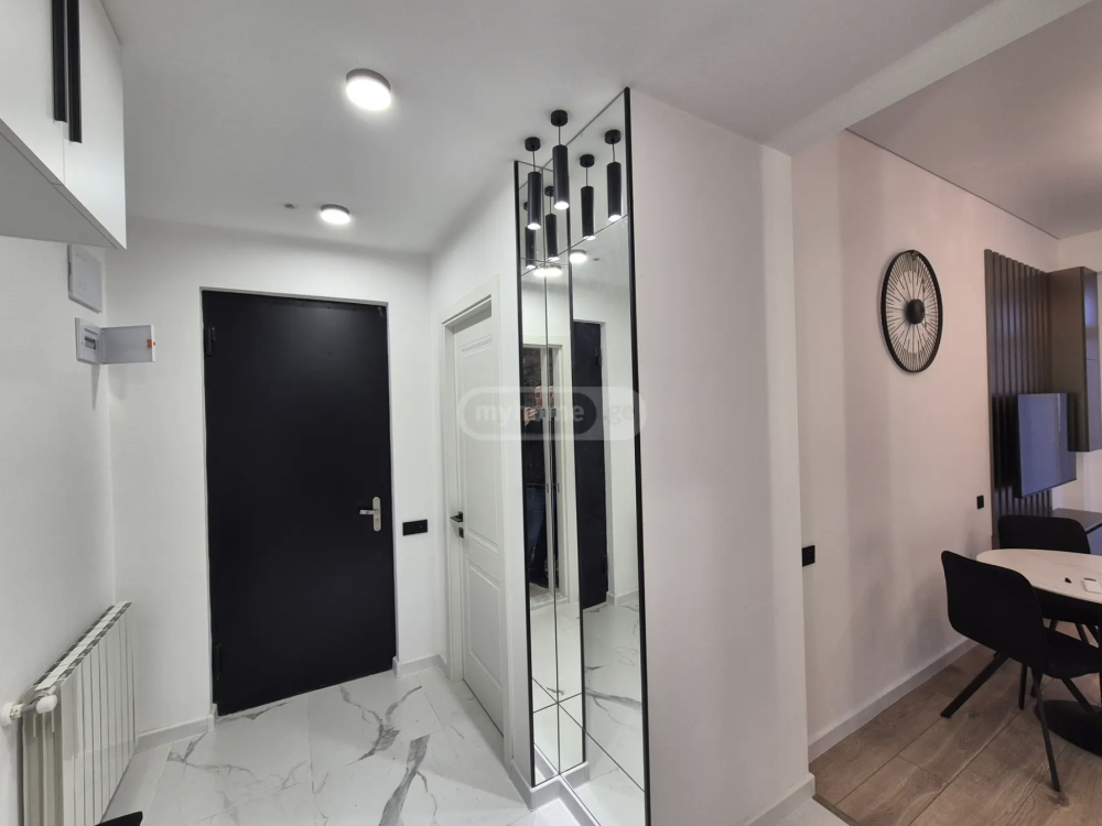 იყიდება 2 ოთახიანი ბინა საბურთალოზე